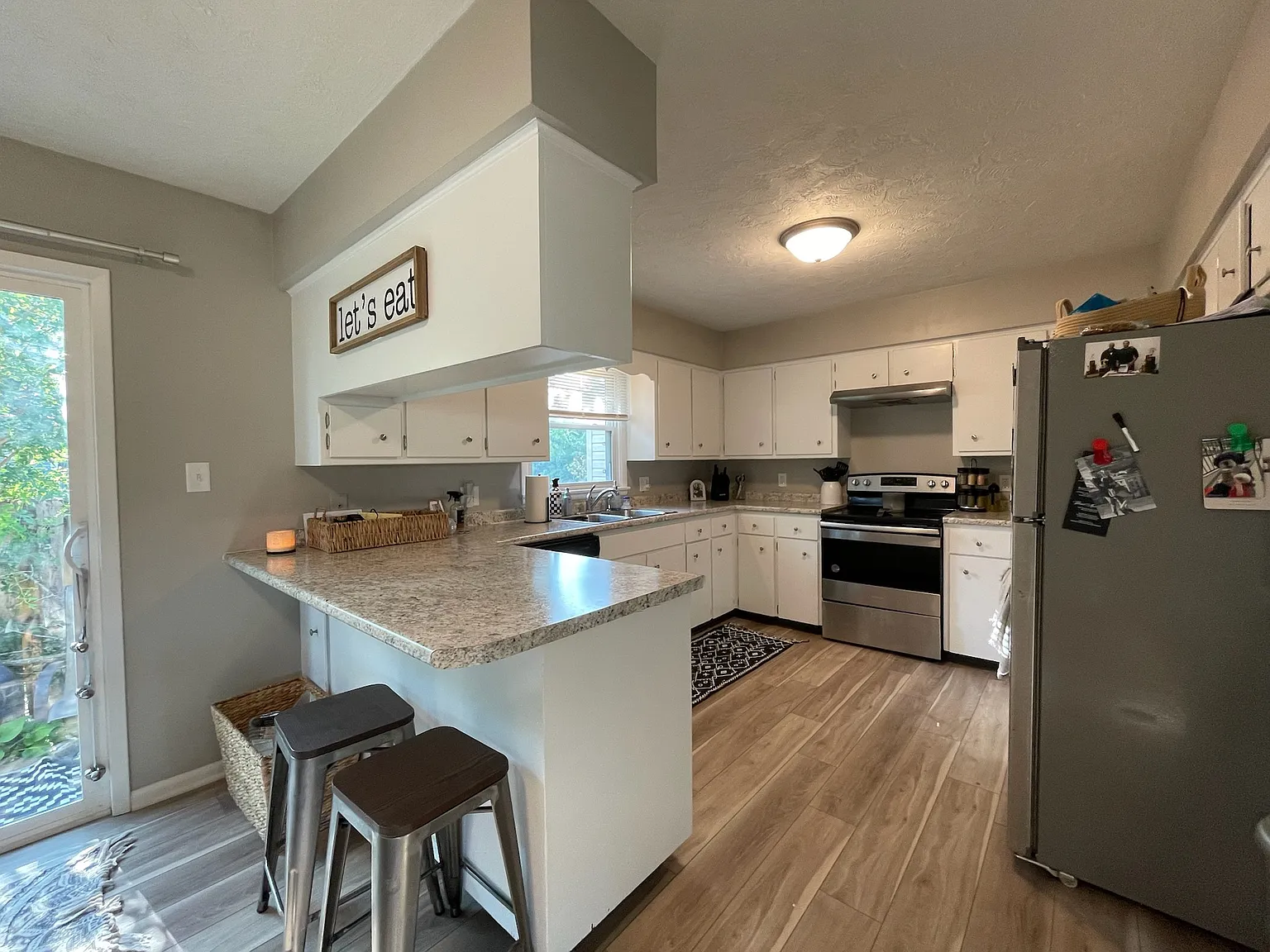 3 bed, 1196 sqft, $1,745 — Photo 2
