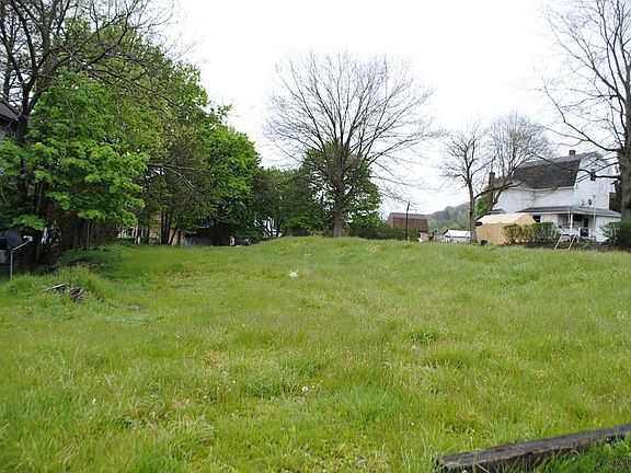 4th image of Habicht St