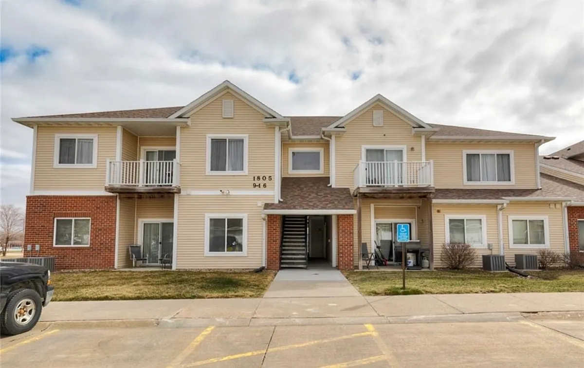 Building Photo - 1805 SW White Birch Cir #13