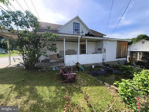 2nd image of 216 Juliana St