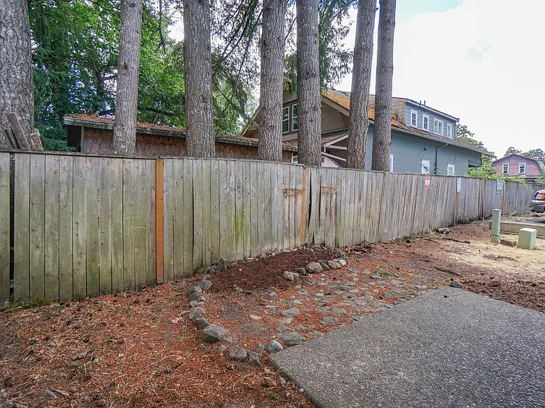 1655 Douglas St — Photo 29