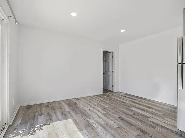 251 Sandstone St — Photo 8