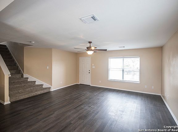 5th image of 407 Benetton Dr