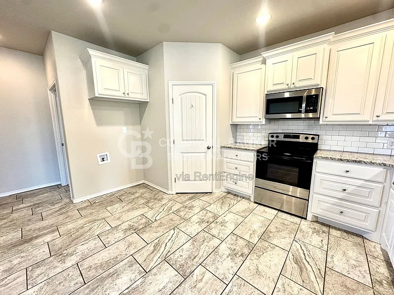 11209 Akron Ave — Photo 7
