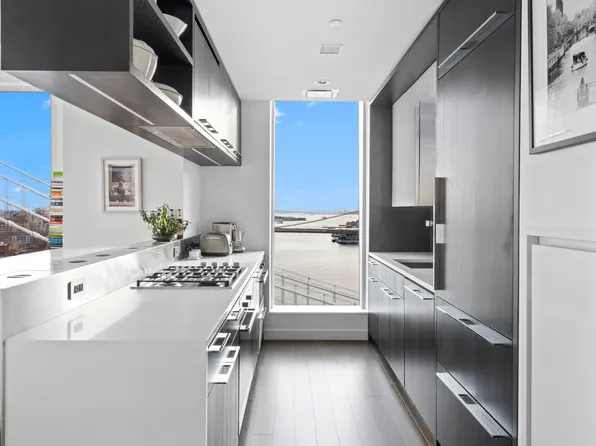 1 Manhattan Square image 8 of 35