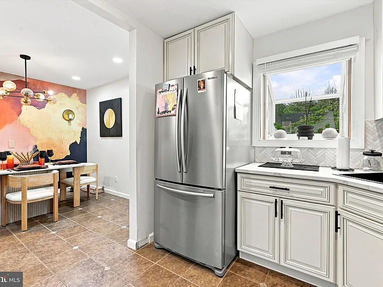 63 E Jonathan Ct — Photo 12