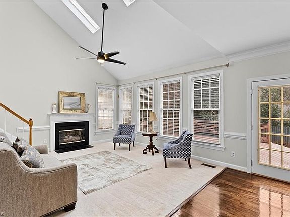 4th image of 503 Willowview Dr