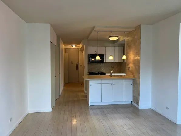 159 East 30th Street image 10 of 14