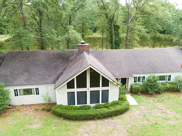 100 Morgan Dr, Jesup, GA 31545