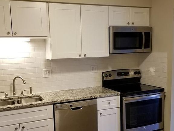 5th image of 711 E Falcon Dr
