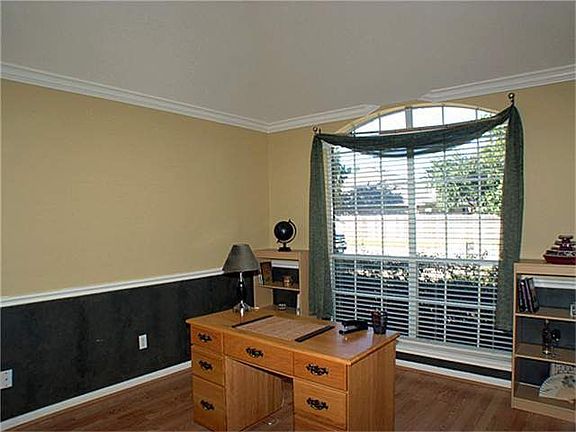 4th image of 3718 Walden Dr
