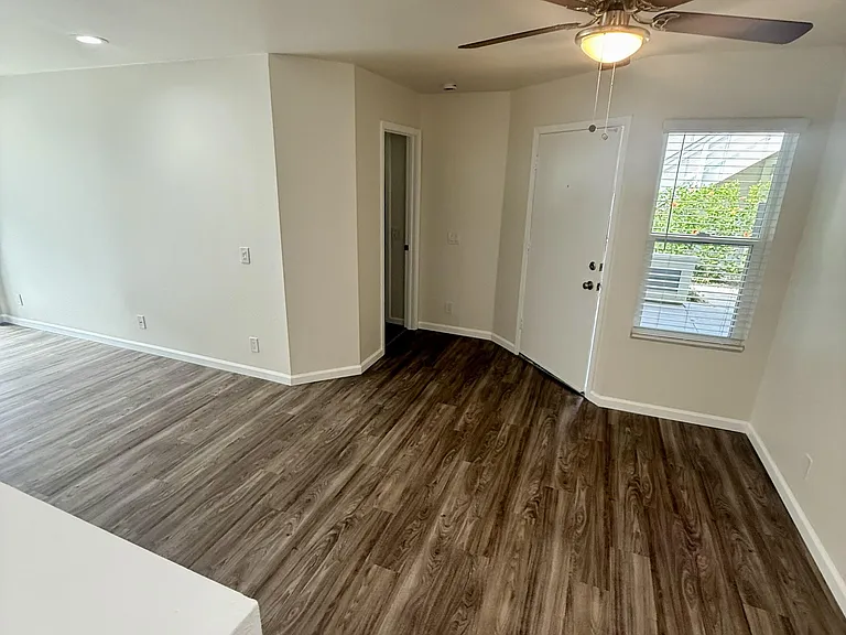 Presidio Villa Apartments — Photo 15