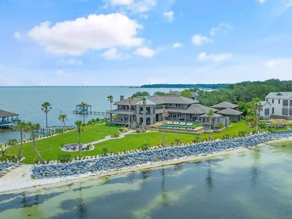 732 Peakes Point Dr, Gulf Breeze, FL 32561