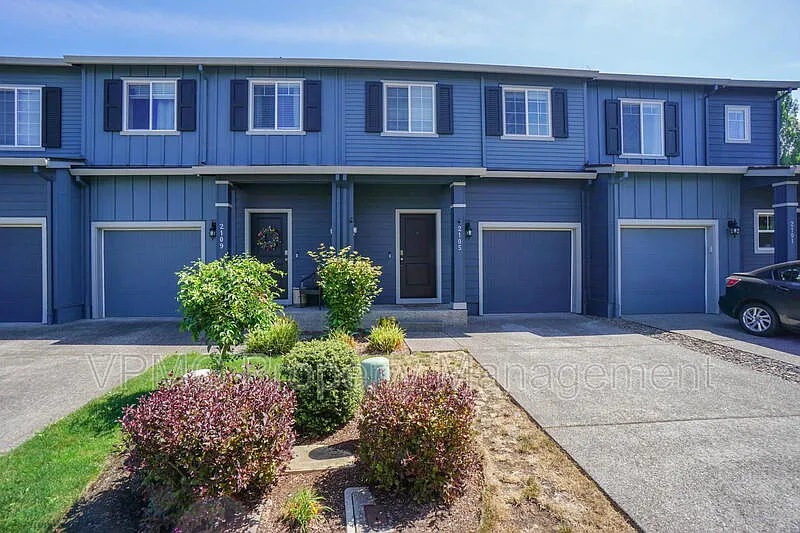 3 bed, 2.5 bath, 1352 sqft, $2,395 — Photo 2