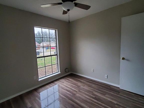 3rd image of 5208 Slay Dr