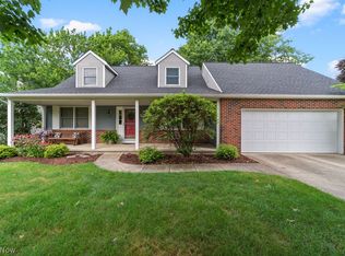10030 Greenwich Dr, Strongsville, OH 44136