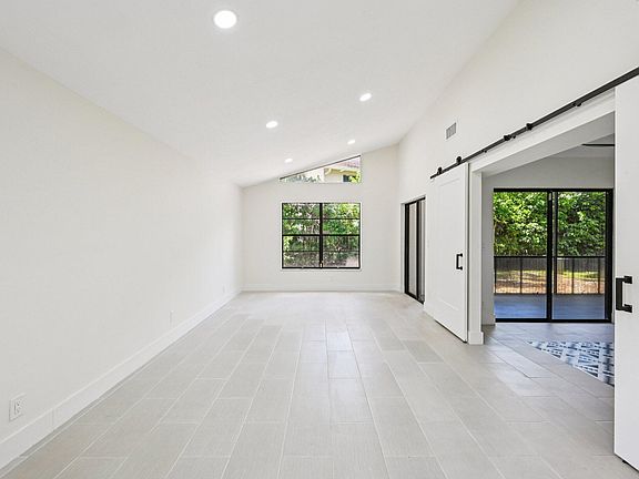 5th image of 166 Sparrow Drive #1a