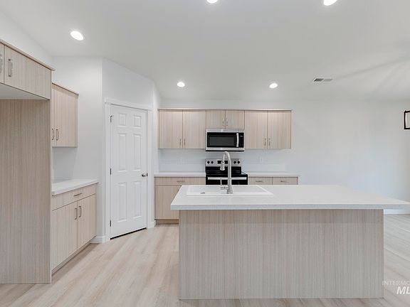 3rd image of 7178 E Shields Dr