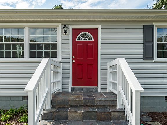 3rd image of 1112 Fairbank Ln