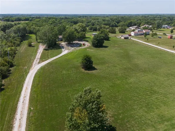 419 E 2400th Rd, Edgerton, KS 66021