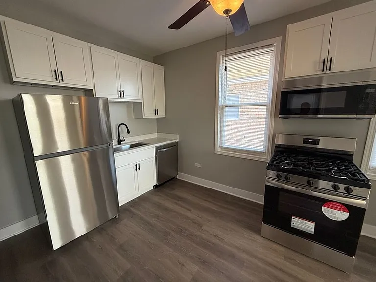 1019 W 18th St #1F — Photo 12