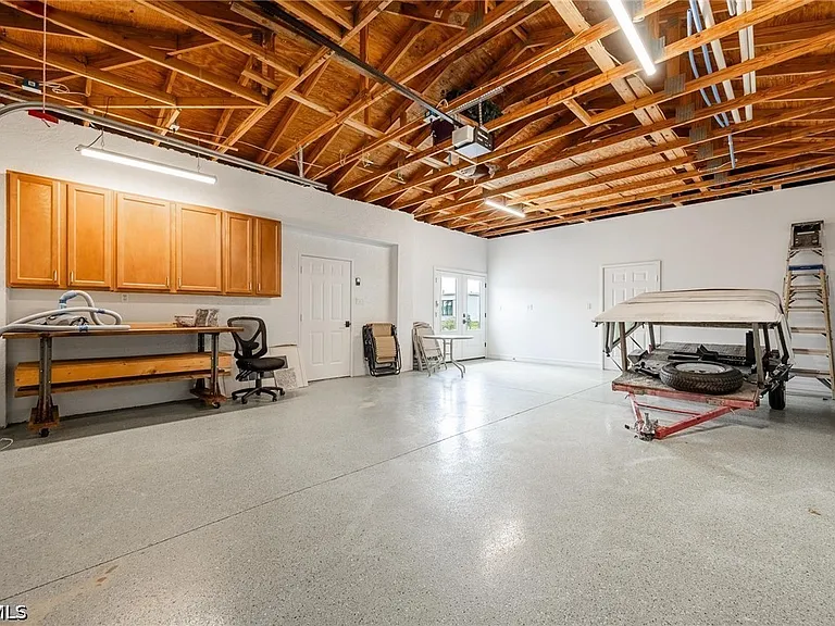 4930 Edith Esplanade Cpe — Photo 37