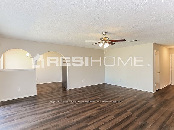 5th image of 302 Carol Dr