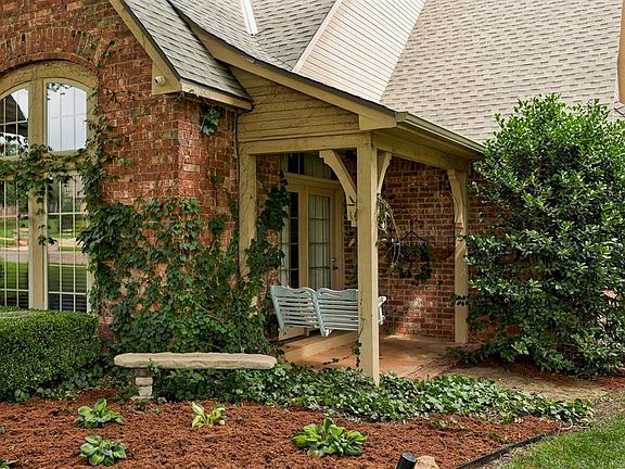 4th image of 201 Hollowdale Cir
