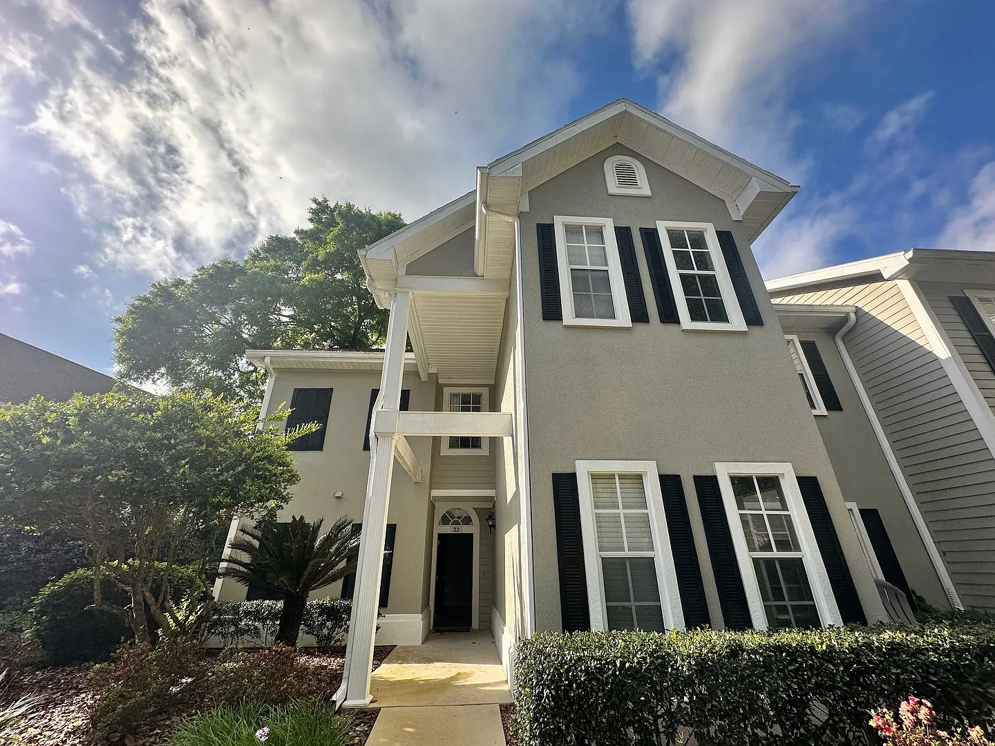 Spacious 2BR/2BA Ground Floor Condo with Golf Course Views Pool & Gym Access! — Photo 1