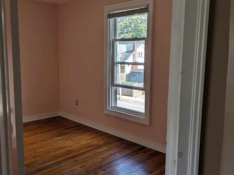 203 Bay St #B — Photo 8