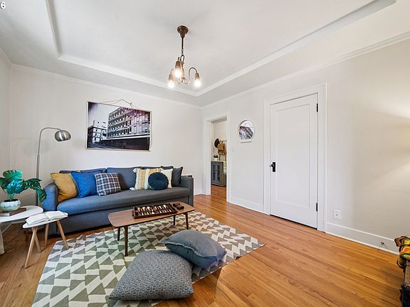 4th image of 2829 SE Belmont St APT 308