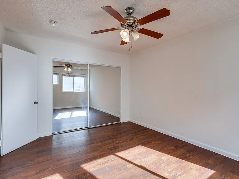 4045 Stevely Ave — Photo 4