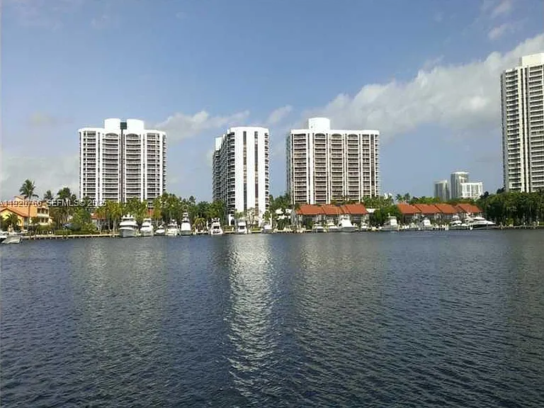 3600 Yacht Club Dr #1204 — Photo 1