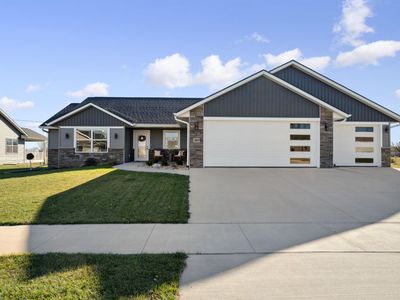209 Fairview Dr, Manchester, IA, 52057