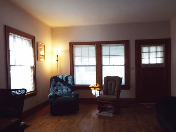 3rd image of 305 N Rogers Ave