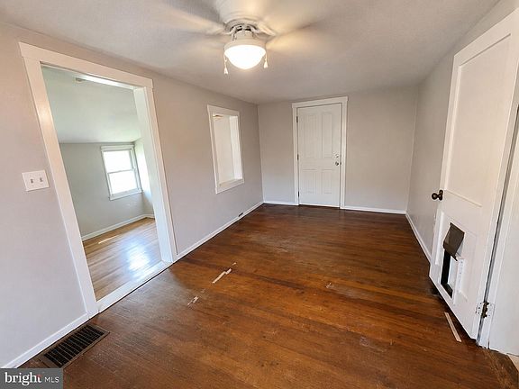 3rd image of 1309 W Philadelphia Ave