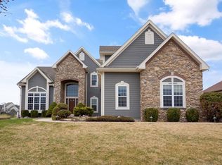 W129N6599 Daylily Dr, Menomonee Falls, WI 53051