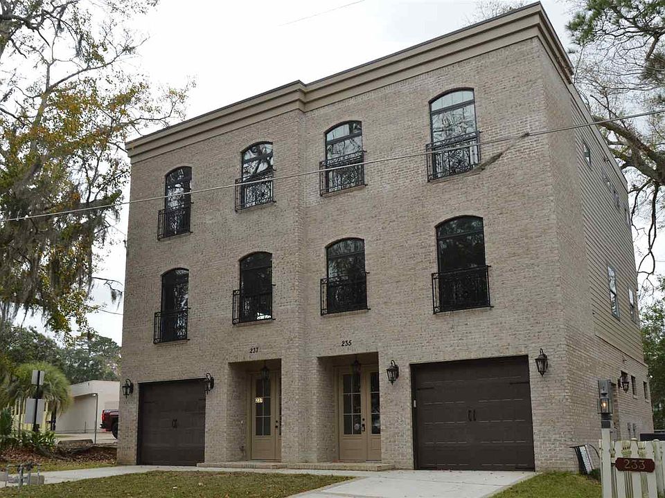 1st image of 235 Lafayette Cir