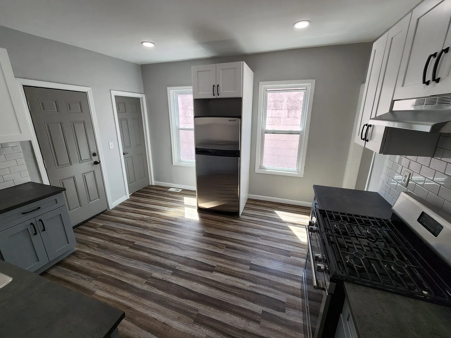 3 bed, 1.5 bath, $2,500 — Photo 4