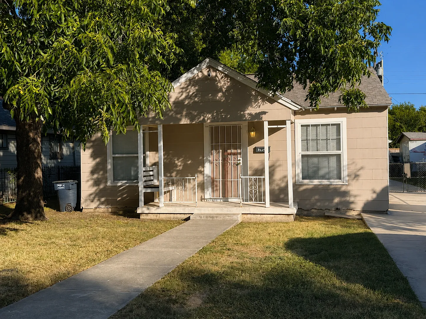 2 bed, 884 sqft, $1,700 — Photo 1