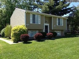 1766 Arbor Dr, Mineral Ridge, OH