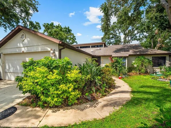 8240 Cypress Lake Dr, Sarasota, FL 34243