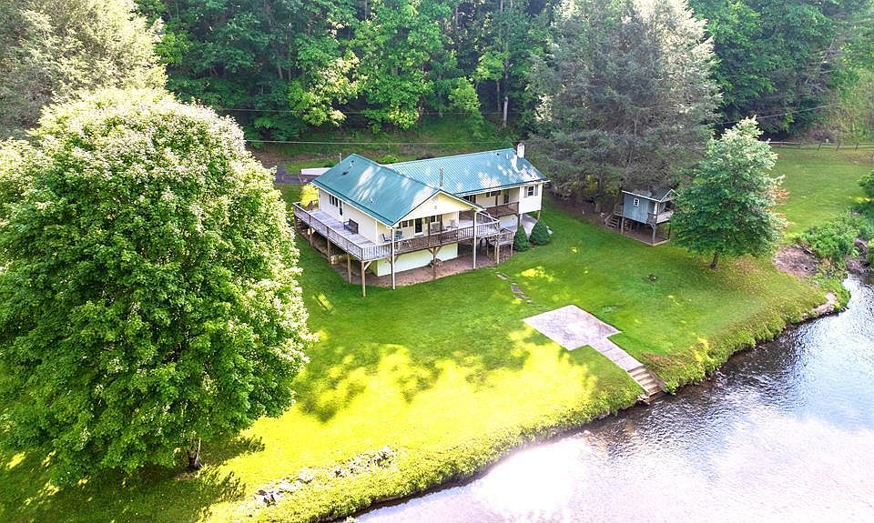 1st image of 303 Creekside Dr