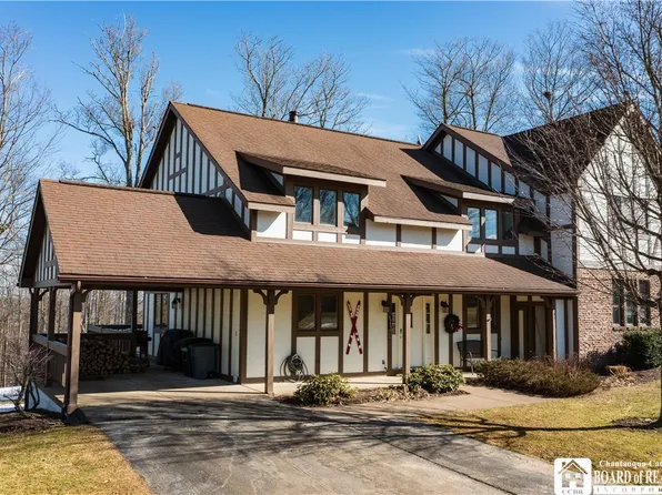 8280 Canterbury Dr, Clymer, NY 14724