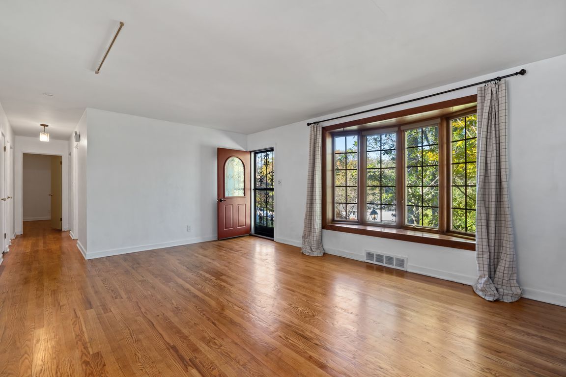 next background image