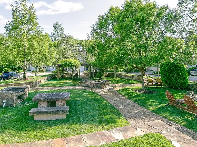 1477 Channing Dr — Photo 31