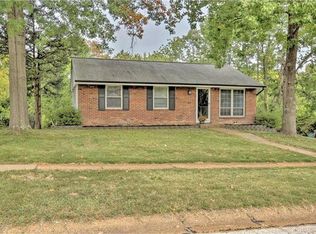 1201 Miremont Dr, Ballwin, MO