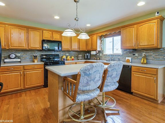4th image of 2513 Red Oak Dr