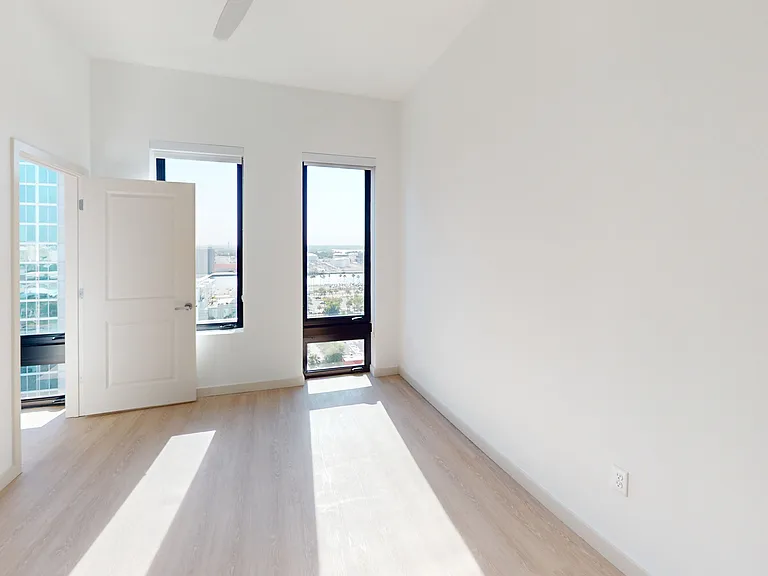 101 N Meridian — Photo 110