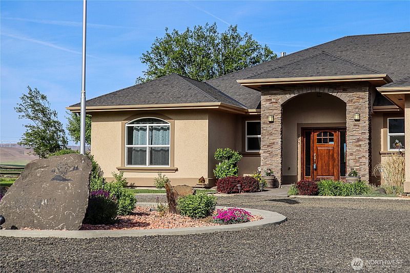 3rd image of 265 Hanson Road